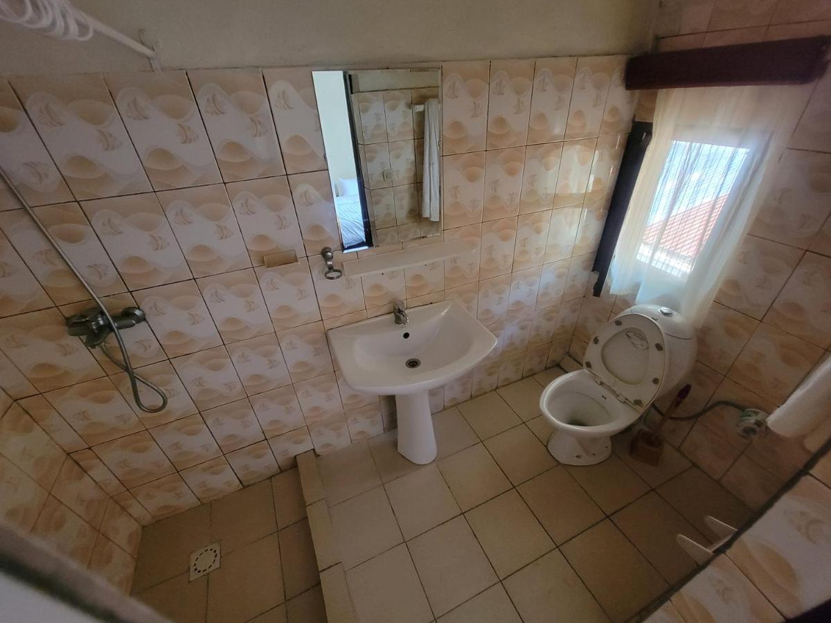 Maddy'S Kitchen And Accomodation Gisenyi ภายนอก รูปภาพ